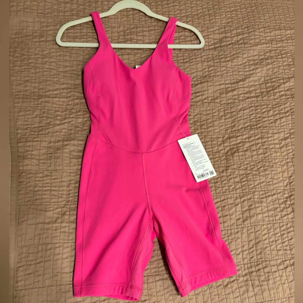 💗Lululemon Athletica Bright Pink Bodysuit